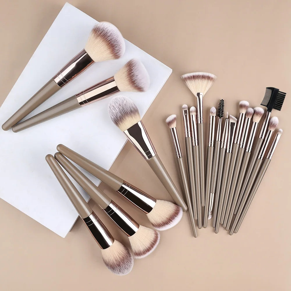 Professional Makeup Brush Set – Soft Fluffy Bristles, Foundation, Eyeshadow & Blending Brushes
